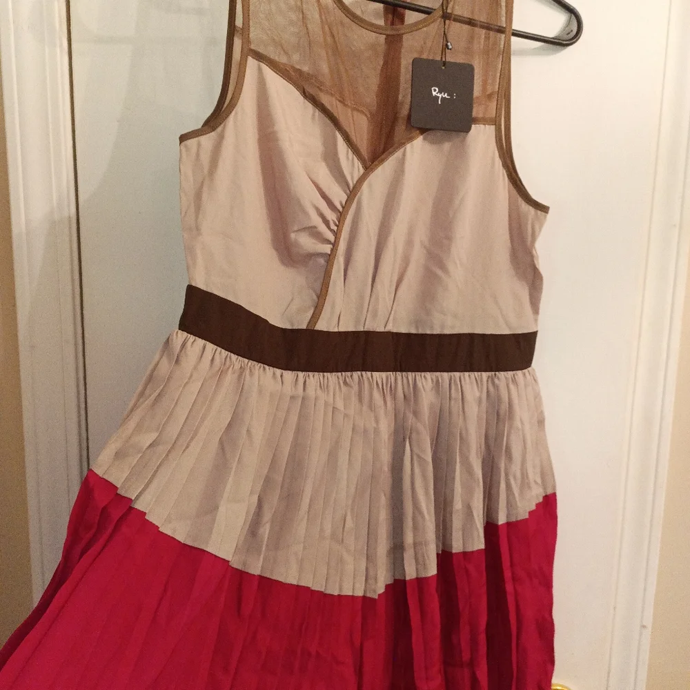 Dress - Picture 5 of 11
